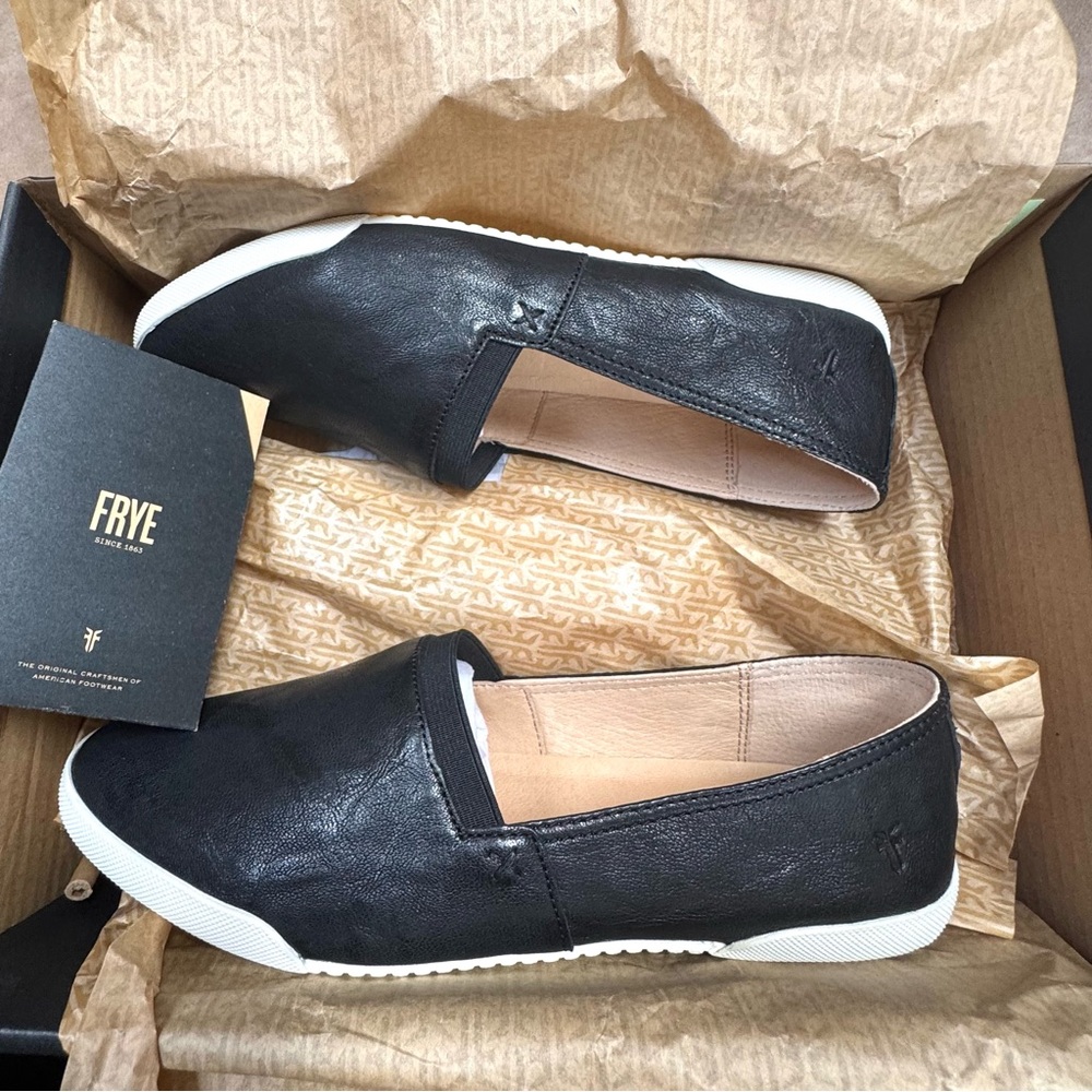 New Frye Melanie Soft Leather Slip On Flats Sneakers Black Leather 8.5 Box - Picture 13 of 13